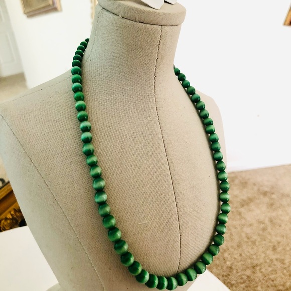 Vintage Green Moonglow Bead Necklace & Mod Flower Earrings - Picture 4 of 13